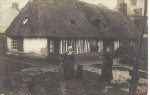 Chaumière  d'avant 1910 - sur la photo Sauger Octavie et sa fille Rosalie